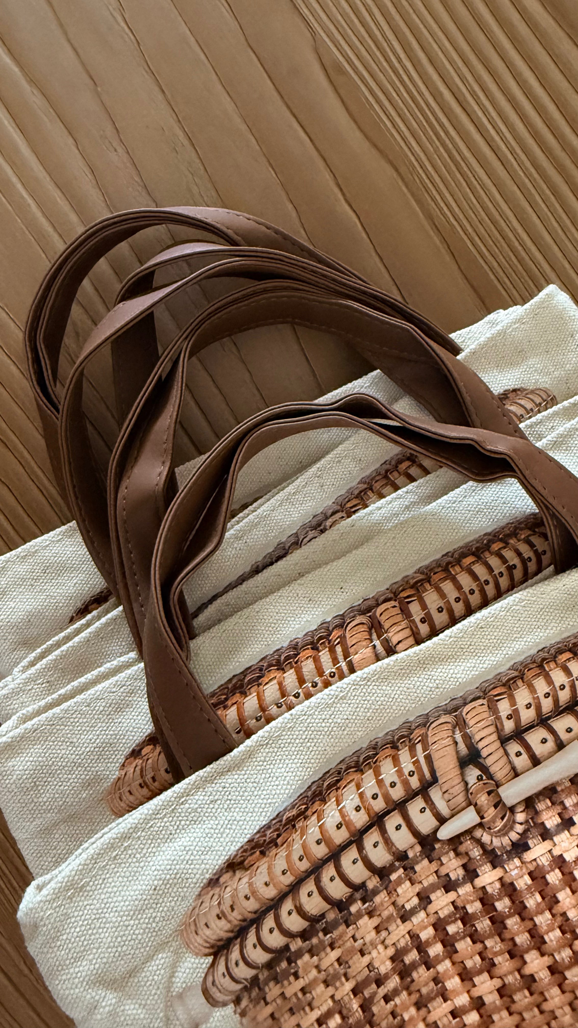 THE CANVAS BAG